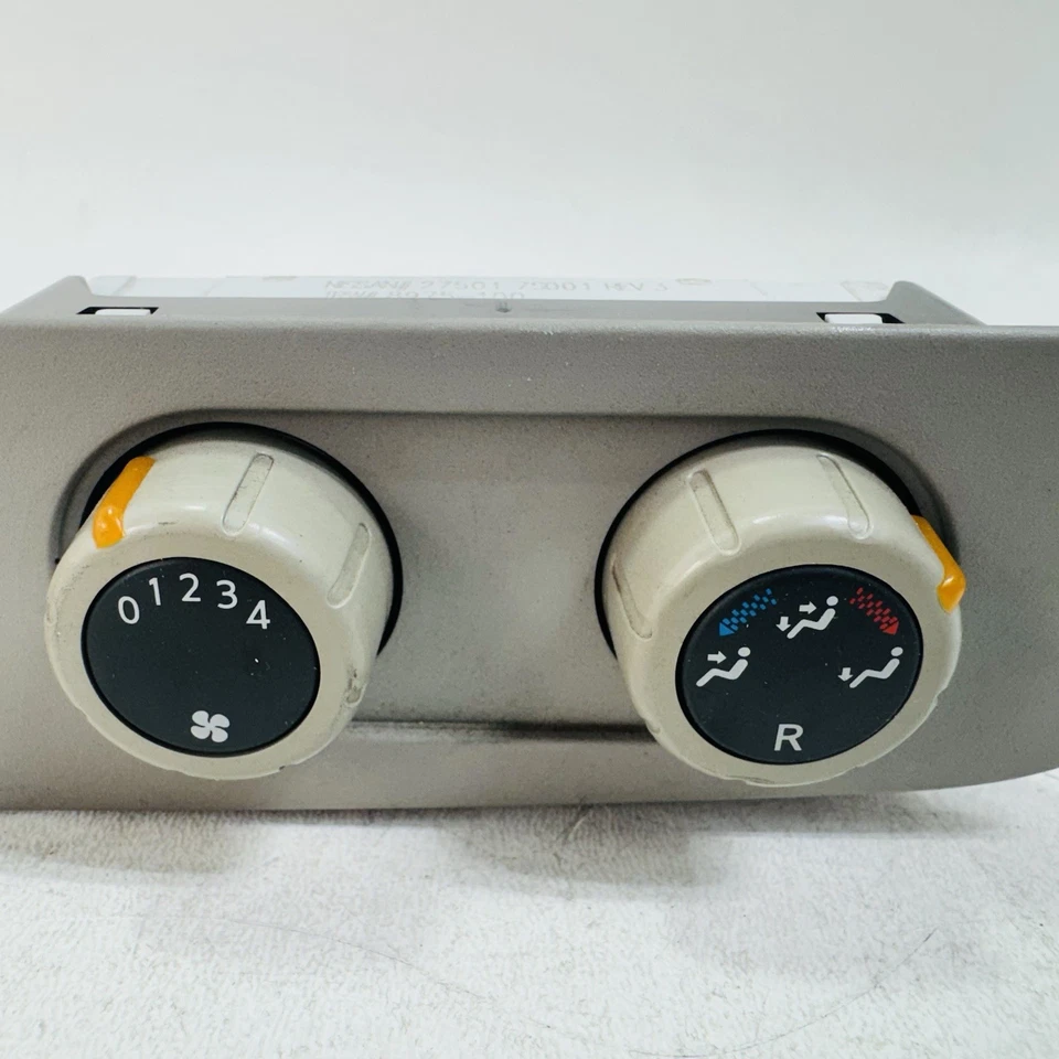 Control de clima y audio Infiniti QX56 2004 2005 2006 2007 CY-CN7360X 282607S004 Foto 3 de 4