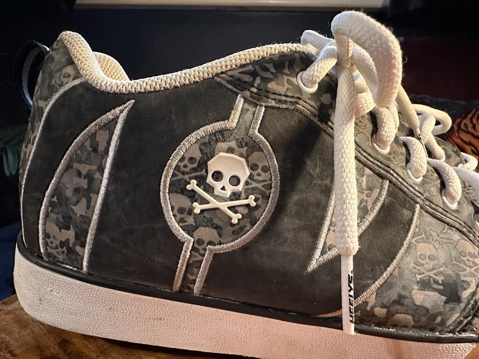 Heelys Skull & Crossbones Camo Roller Shoes UK 6 with Wheels & Plugs - Image 4 of 4