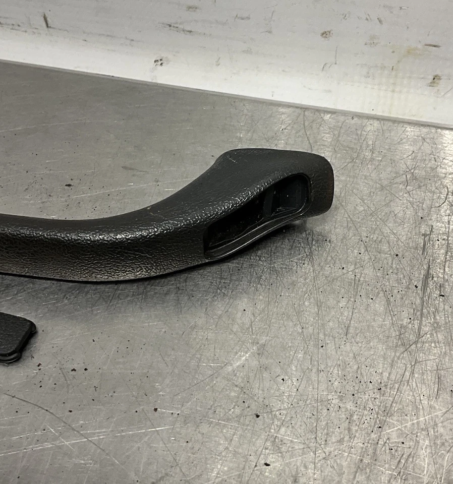 Manija de la barra de agarre del pilar del pasajero delantero derecho Honda CRX 1988-1991 DOBLADA - LEER Foto 3 de 4