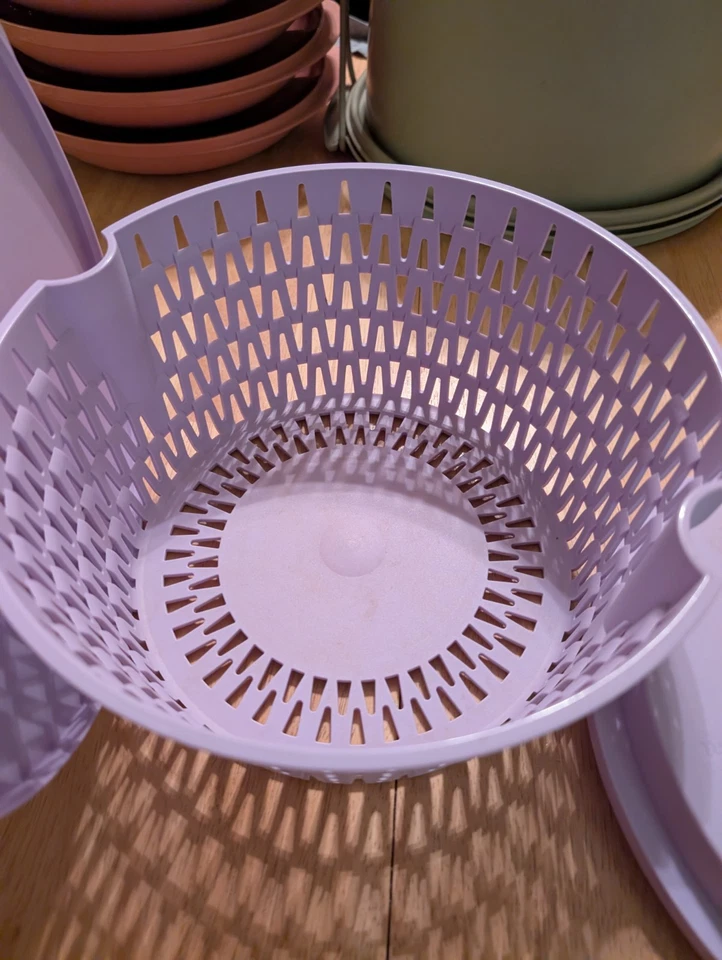 vintage Tupperware Spin N Save Lettuce Salad Spinner 4.5 L Bowl - Image 3 of 4