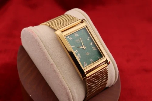 ⌚✨ Vintage Seiko Slim Quartz Gentlemen's Green Dial , Golden Mesh Band Watch