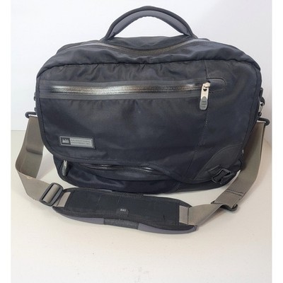 REI Travel Utility Messenger Bag Padded Black 16x14x5 Laptop Commuter School Bag