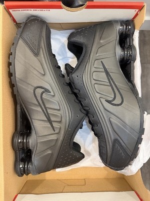 Nike Shox R4 Triple Black Men's Low Top Lace-Up Athletic Sneaker HQ1988-001
