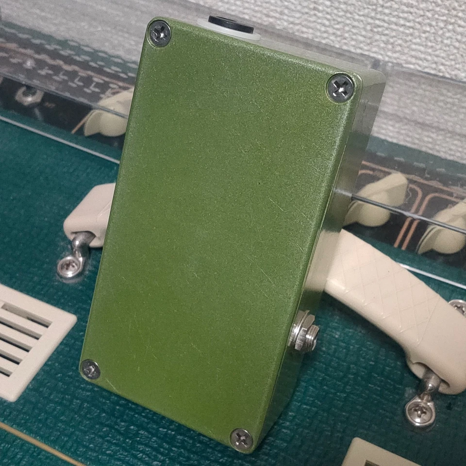 Pedal de efectos de bajo para guitarra JHS The Pollinator Fuzz V1 estampado a mano con caja hecho en Estados Unidos Foto 3 de 4