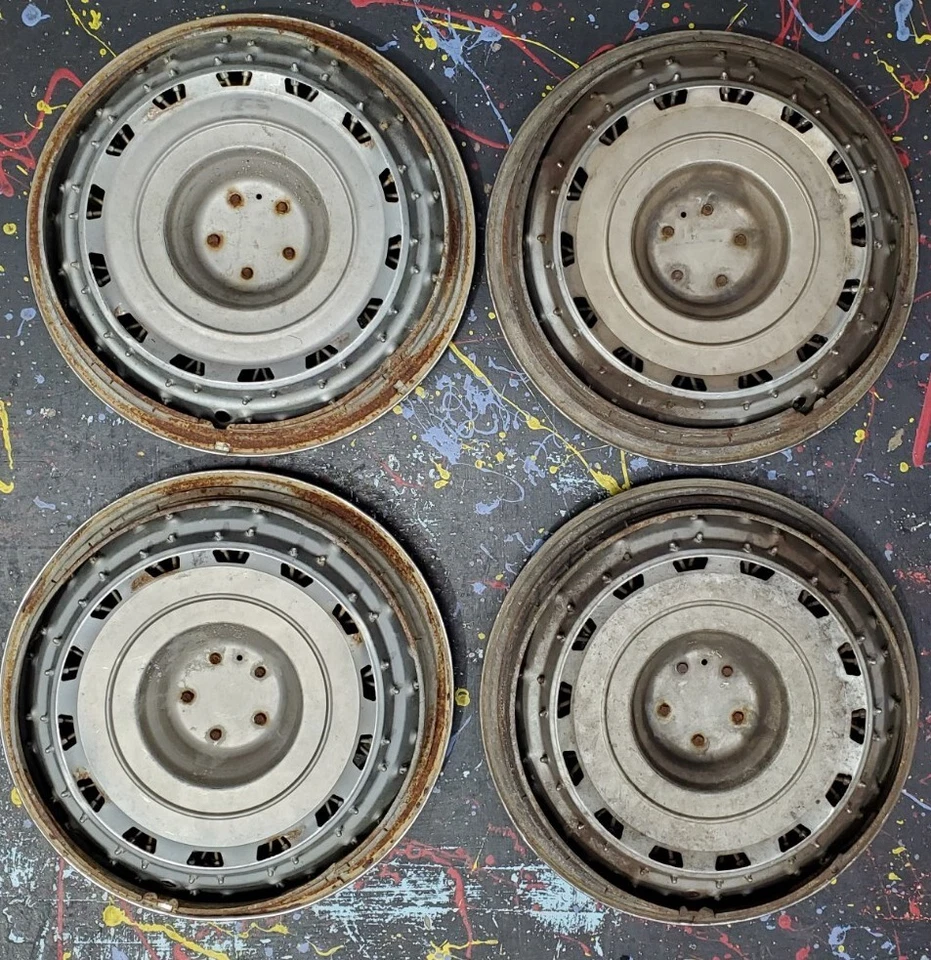 "Juego de cuatro tapacubos Chevrolet Monte Carlo 1976 radios de cable Norris Industries 14"""  Foto 2 de 4