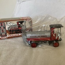 Ertl 1910 Mack Texaco Tanker Bank The Texas Company mint in box Vintage 1995