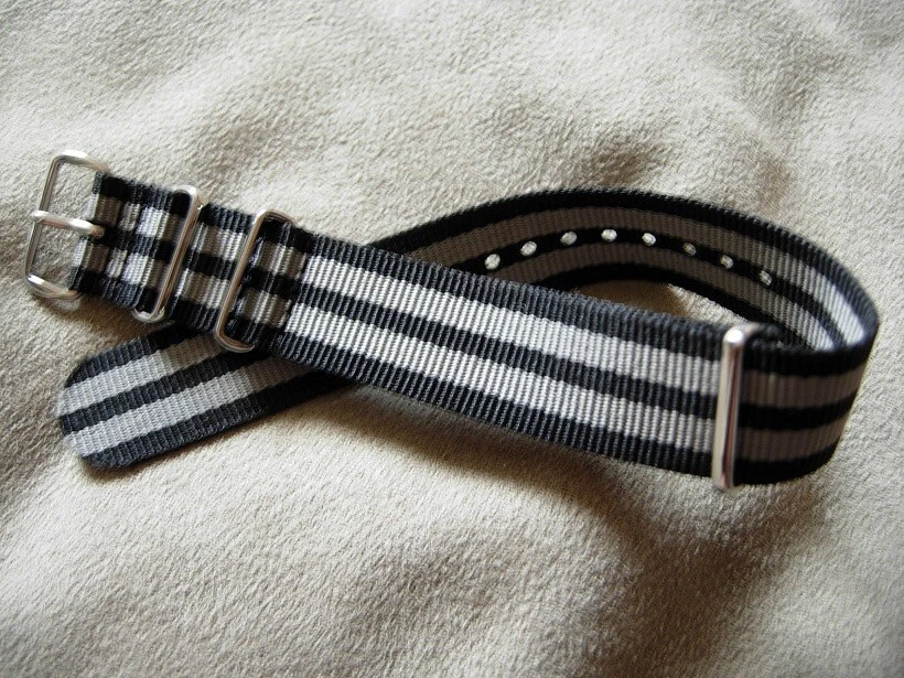 24 mm BRACELET NATO MILITAIRE GRIS NOIR NEUF