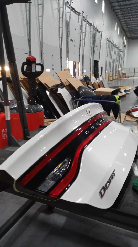 2015 Dodge Dart Deck Lid Trunk Lid White OEM 56038990AA 68090960AF 68141696AB Foto 3 de 4