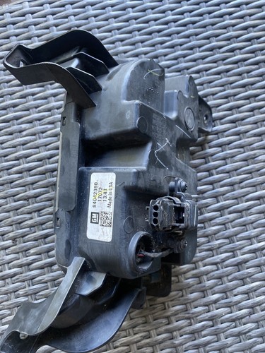 DRIVING LIGHT LEFT FITS 2016-2017 GMC TERRAIN 84042390 - Picture 3 of 3