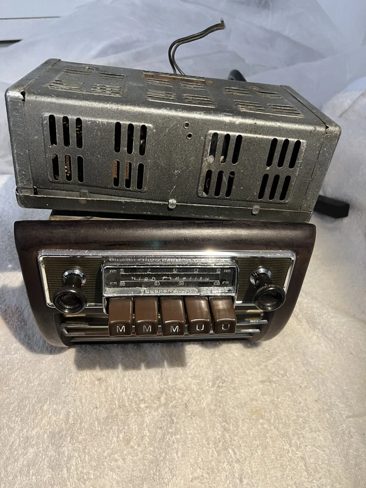 190 SL 220 SE Mercedes Benz Radio Becker Europa with Amplifier& Speaker Case - Image 3 of 4