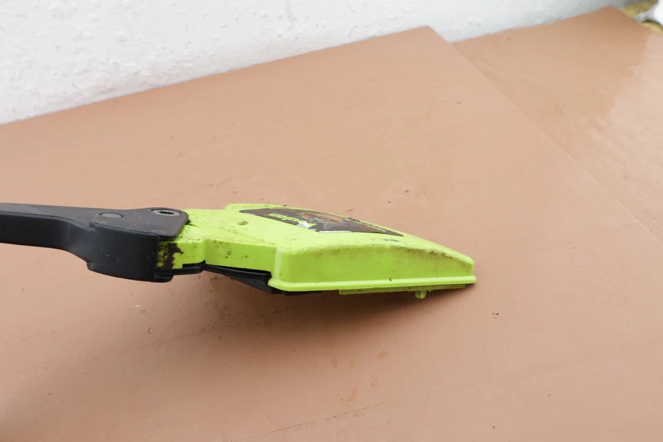 Motosierra Poulan Wood Shark 1950 OEM cubierta de embrague/freno de cadena Foto 3 de 4