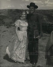 1958 Press Photo Carole Snow & Gregory Peck filming