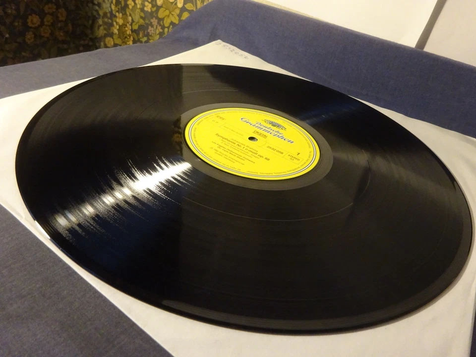 NM BRAHMS - SYMPHONY NO 1 LP, Los Angeles P/O, Carlo Maria Giulini, DG 2532 056 - Image 4 of 4
