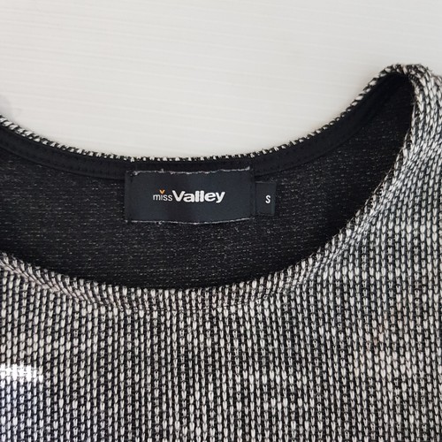 Miss Valley Womens Size S 8-10 Black White Weaved Pattern Top Sheer Curved Hem - Picture 11 of 14