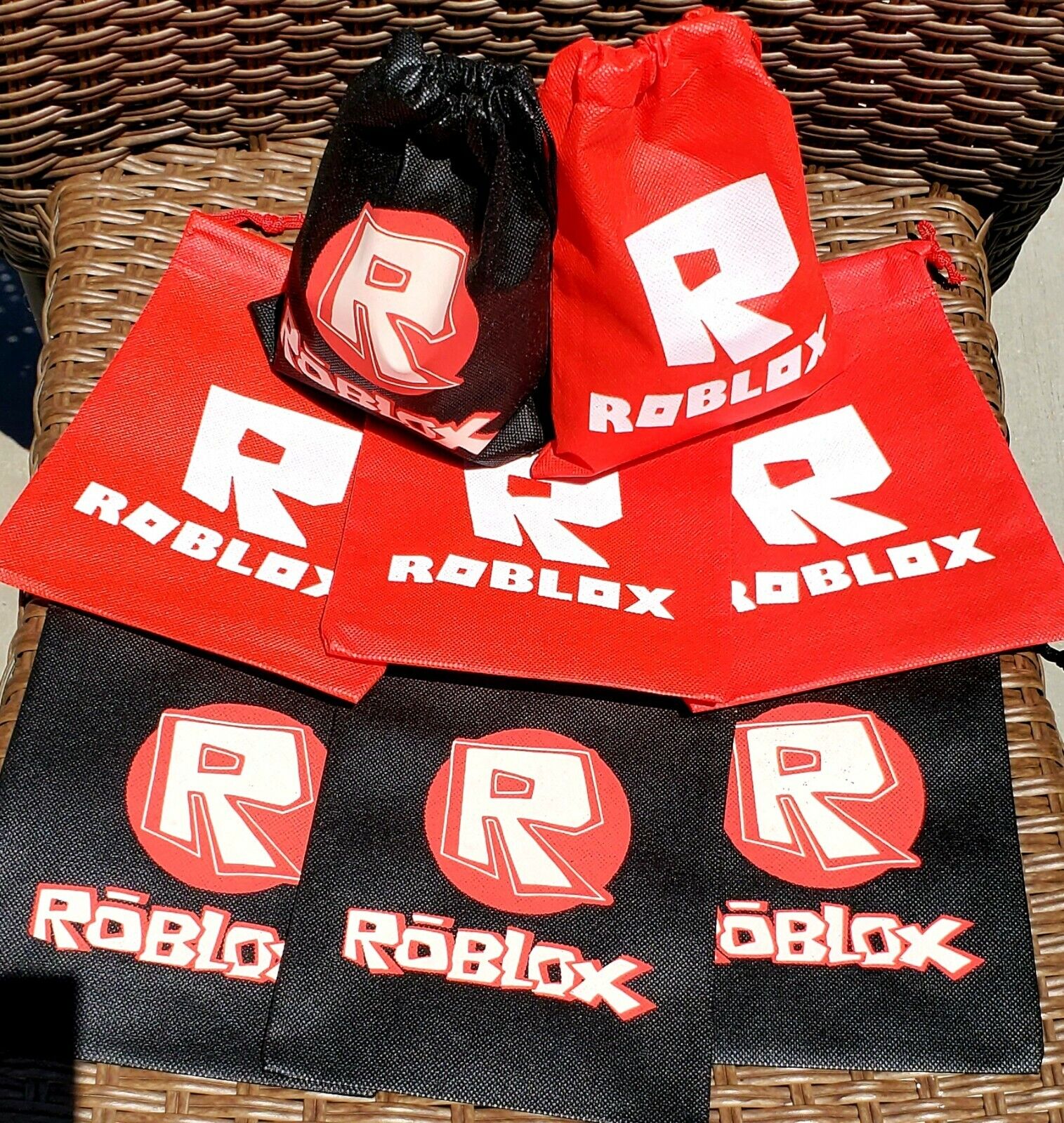 Roblox Birthday Balloon Box Party Banner Cake Cup Plate Bracelet Cupcake Topper Ebay - roblox balloon video game banner cup plate birthday party decoration table cover ebay