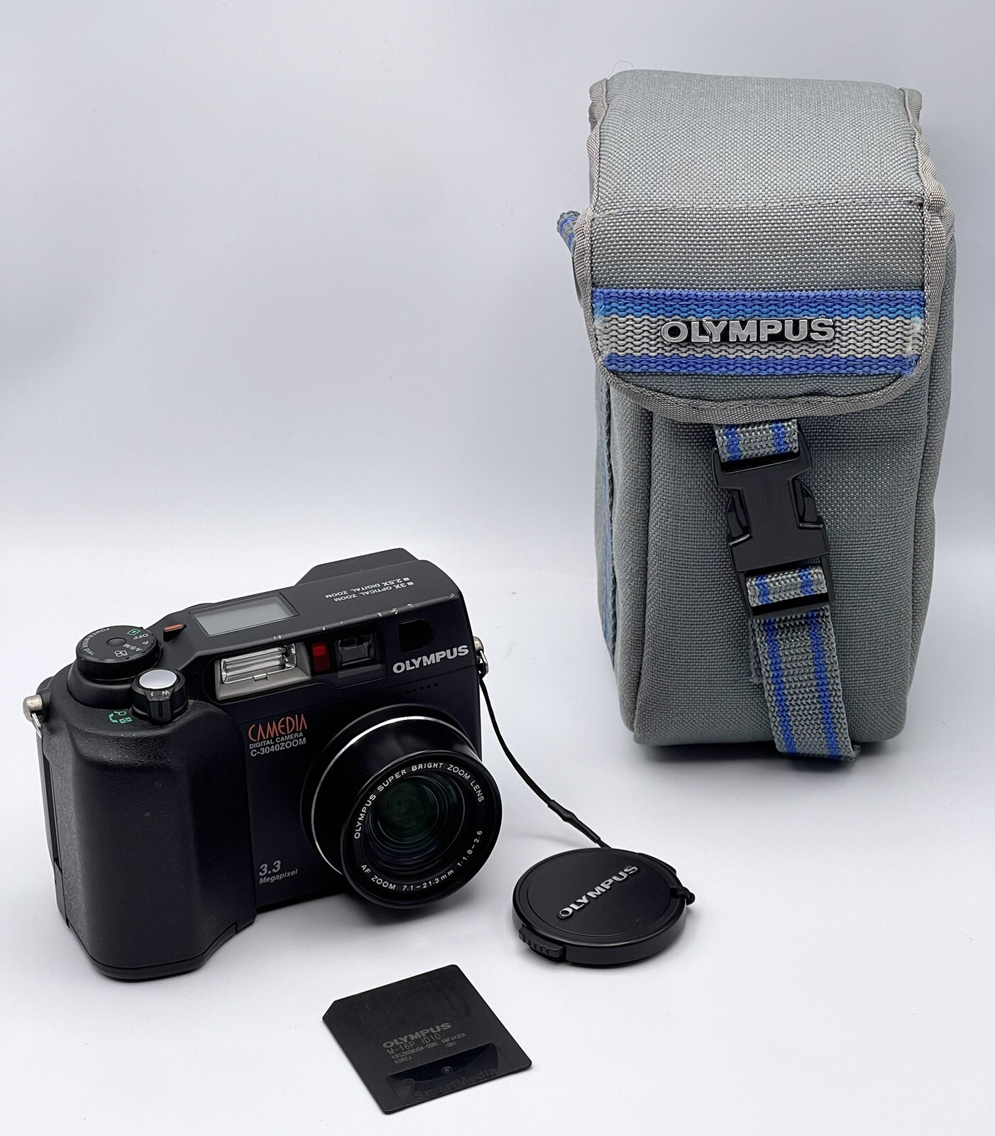 Olympus Camedia C3040 Zoom 3.3MP Digital Camera W/ SM Card And Case