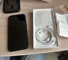 Apple iPhone 15 128Go  excellent état - original non réparé facture originale