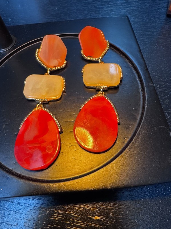 Gold Tone Orange & Red Teardrop Dangle/Drop Earrings w/ Post Closure