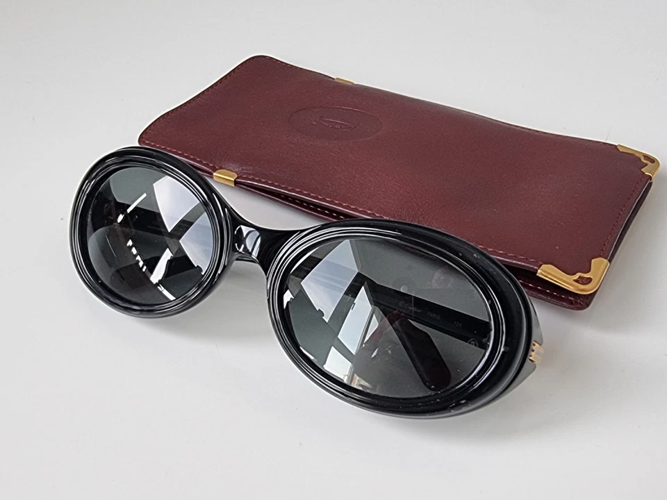 GAFAS DE SOL VINTAGE CARTIER FRISSON OVALADAS CHAPADAS EN NEGRO Y ORO PARA MUJER CON ESTUCHE 1990 Foto 3 de 4