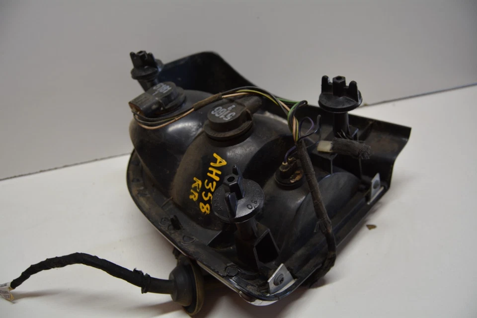 Luz trasera derecha del lado del pasajero Chrysler LHS 1994-1997 OEM, 166-01499 Foto 4 de 4