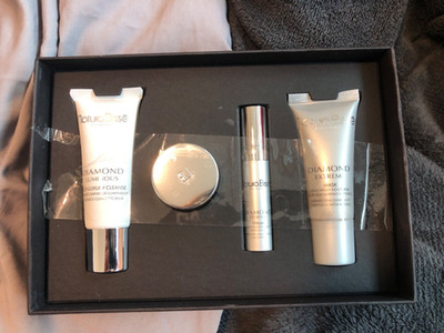 Natura Bisse Barcelona Diamond Wakeup w a Glow set 4 pc aging wrinkle face mask