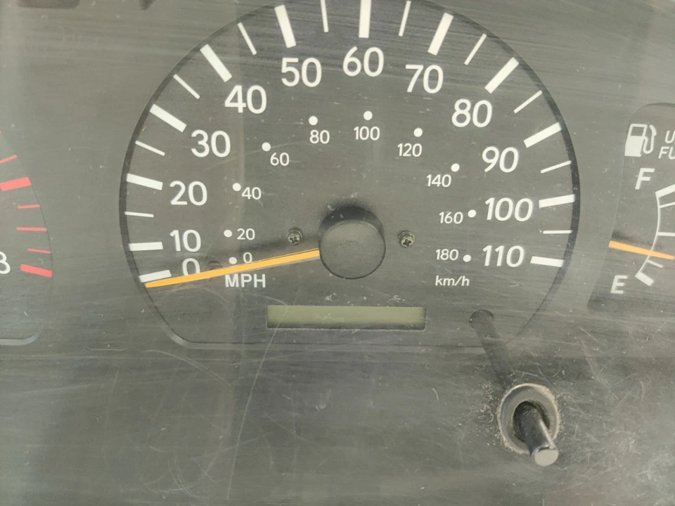 Cuadro de instrumentos Toyota Tacoma Gauge 1998 1999 20000 2,7 4 cilindros M/T Foto 3 de 4