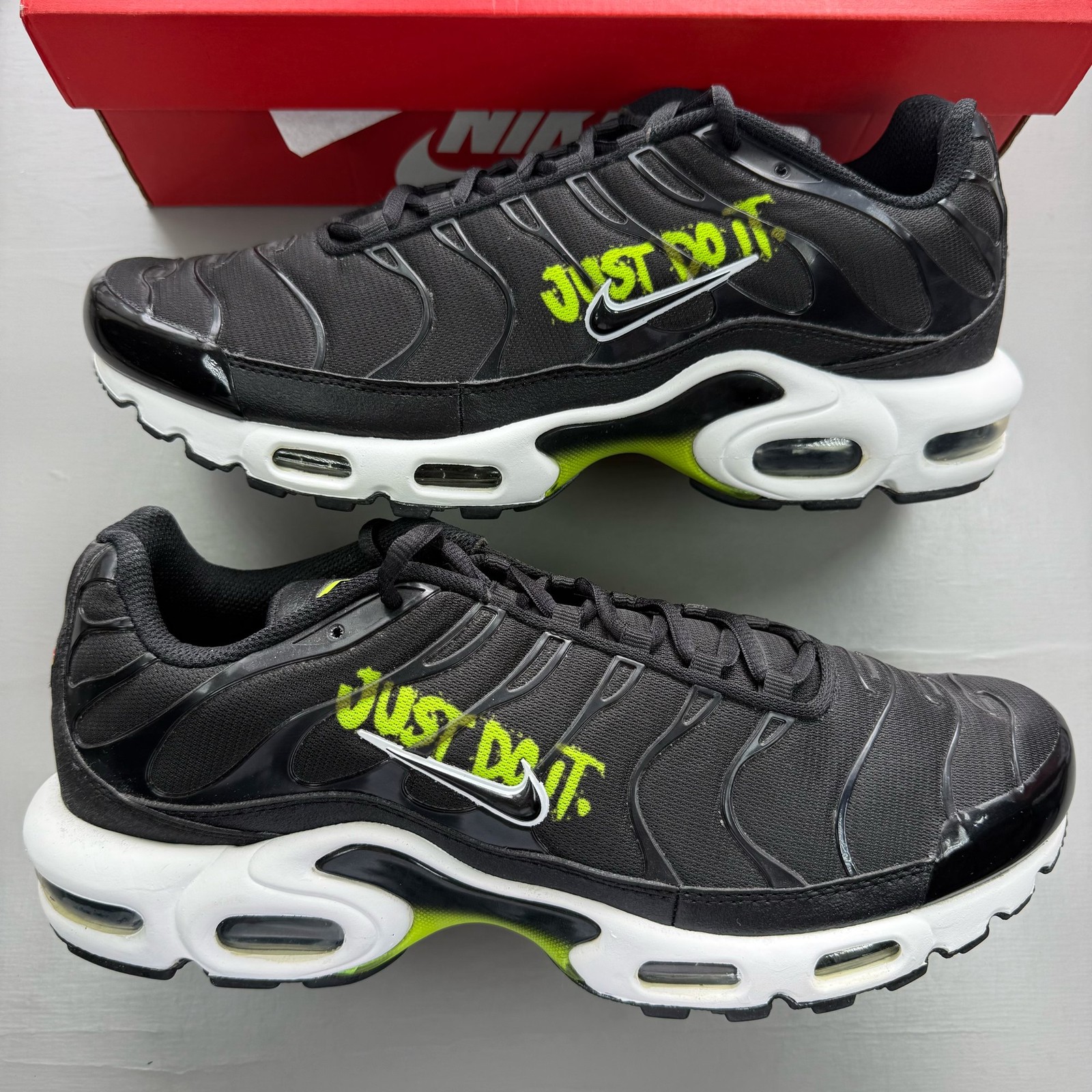 Nike Air Max Plus TN Size UK 10.5 Just Do It Black Volt Mens Trainers DJ6876-001 image 7
