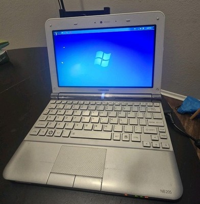 Toshiba mini NB205-N230 Netbook Computer