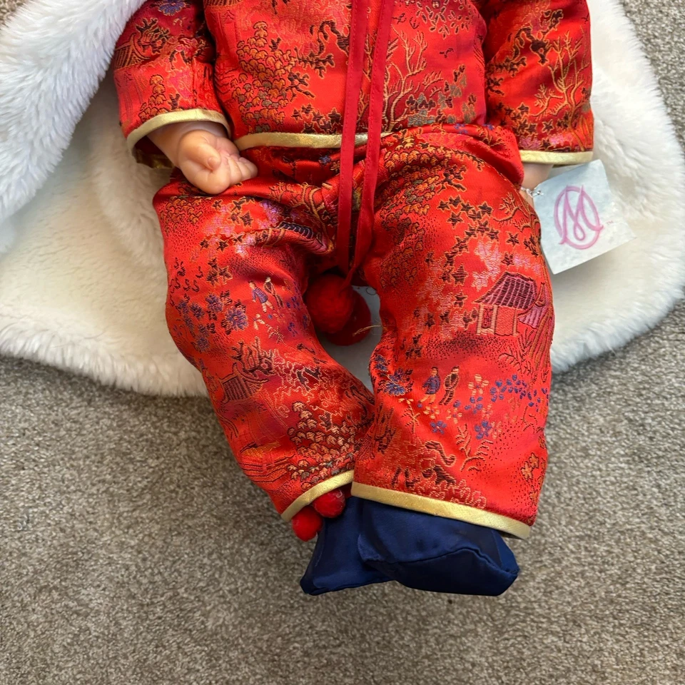 Muñeca bebé asiática Marie Osmond Ping Lau, 2004, 25” #1245/3000 con certificado de autenticidad Foto 4 de 4