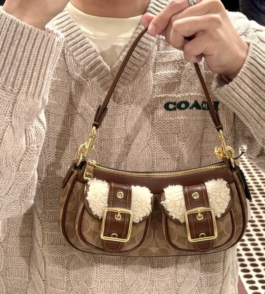 Bolso Baguette Coach Ashton CY658 en Lona Signature con Salida de Piel de Oveja Nuevo Foto 2 de 4