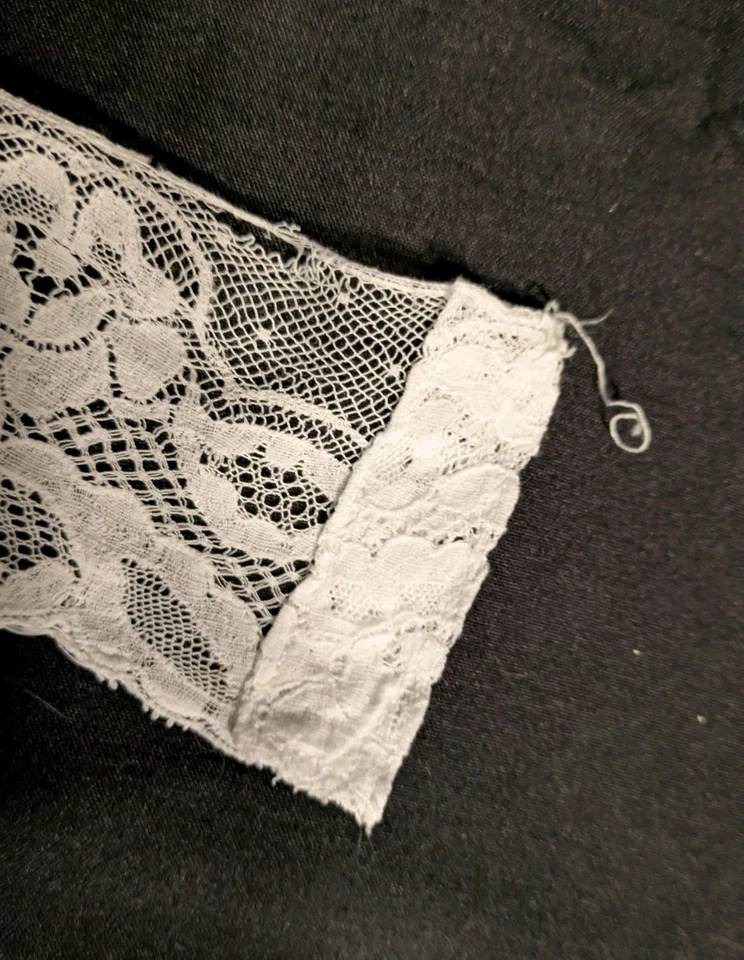 Dentelle ancienne, 2 Bandes Motif Floral Festonné, 2 X 1,70 cm x 6 cm - Photo 4/4