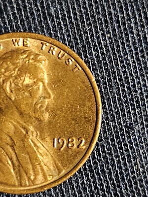 1982 Penny Errors No Mint Mark, Struck Off Center, Letter On Rim