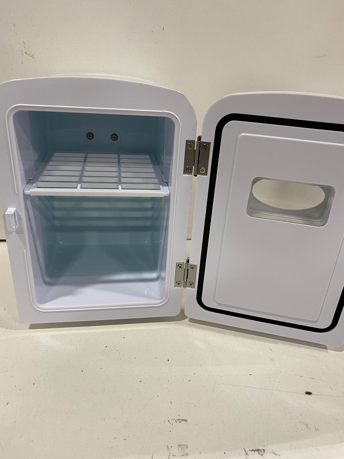 Fridgidaire 0.3 cu. ft. 6-Can Retro Mini Fridge without Freezer in White