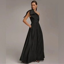 Donna Karan Black Bow One-Shoulder Gown Size 6 $349