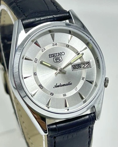 Vintage Seiko 5 Silver Dial Day-Date Automatic Movement No.7009A Men Wrist Watch