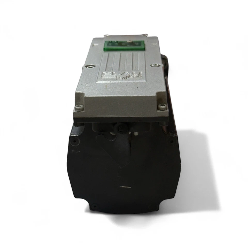 Schneider ISH100/30025/0/0/00/0/00/00/00 Servo Motor 3X400V 3.6Nm 3000RPM - Image 2 of 4