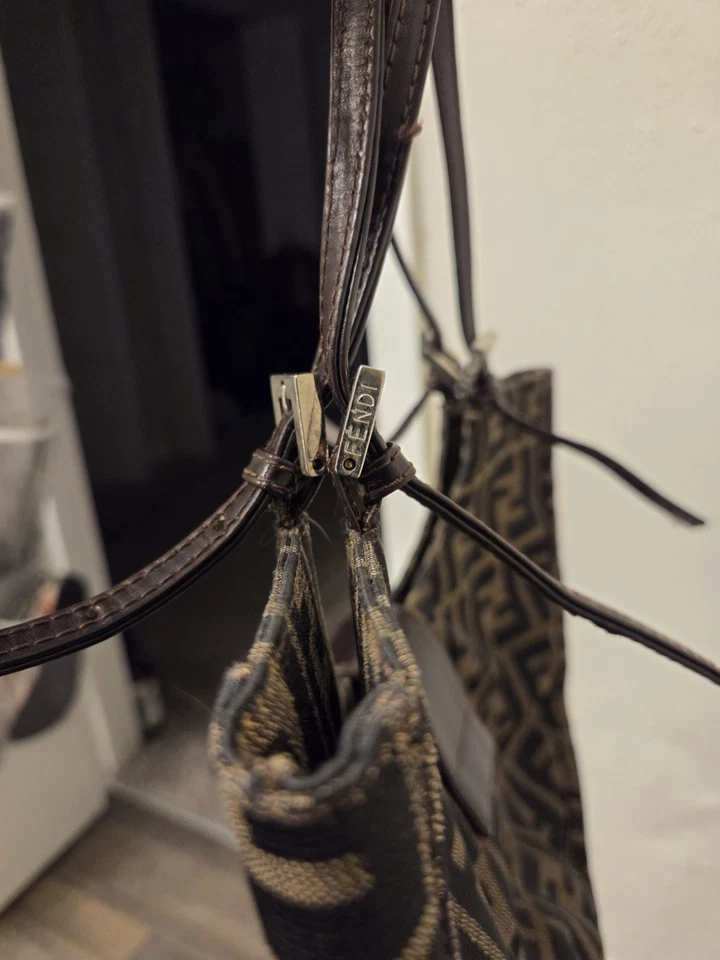 Bolso de Hombro Fendi Zucca Half Moon Mamma Baguette Cuero Marrón Logo Italia Foto 3 de 4