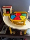Vintage Fisher Price Parking Ramp Service Center #930 Action Garage Littl People