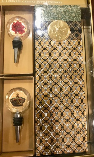 FRINGE HOLIDAY GIFT SET 2 BOTTLE BOXES & 2 PRINTED CRYSTAL BOTTLE STOPPERS NEW - Picture 3 of 5