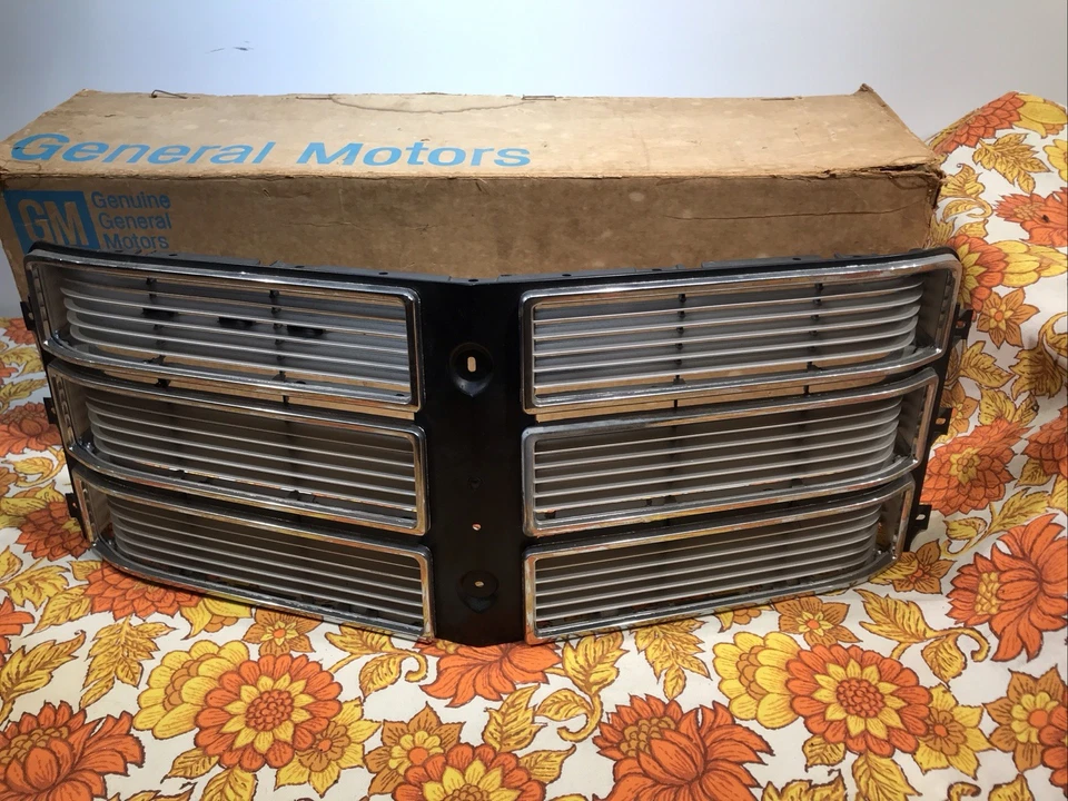 Pontiac Catalina 1975 nuevo stock antiguo parrilla central OEM caja original Foto 2 de 4