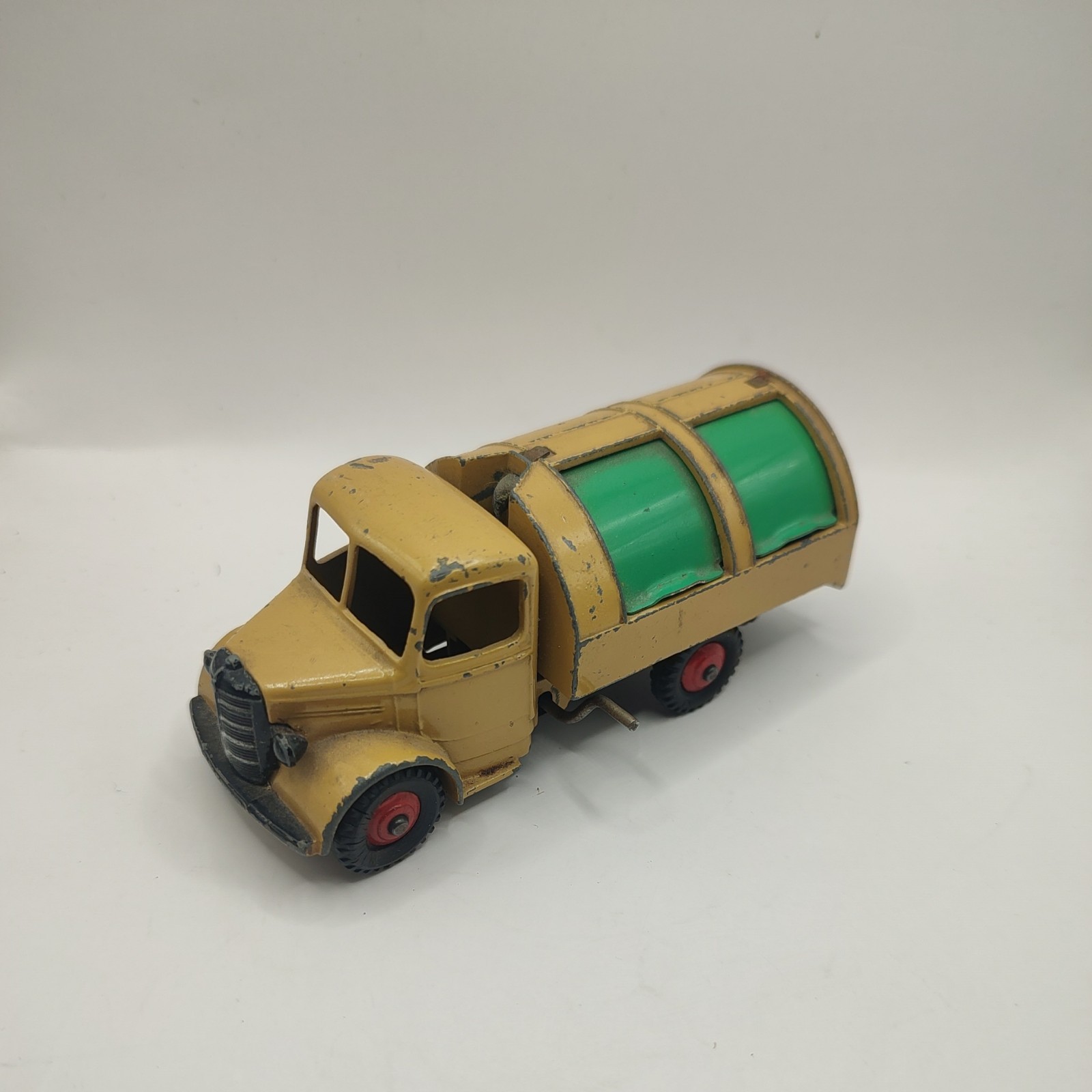 Dinky Toys GB 252 camion Bedford refuse wagon truck version