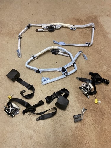 VW Passat 3C Sicherheitsgurt Sicherheits Gurt Anschnaller Vorne + Hinten