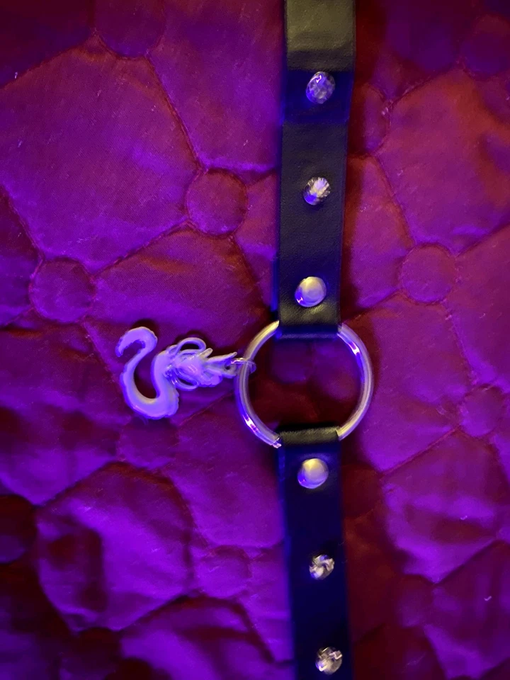 Gargantilla Spirited Away negra imitación cuero junta tórica ajustable gótico punk collar Foto 4 de 4