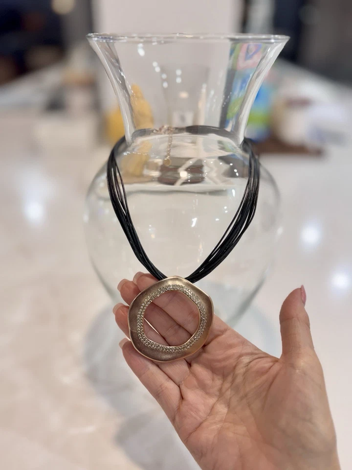 Impresionante collar de cristal marca Yael. Foto 2 de 4