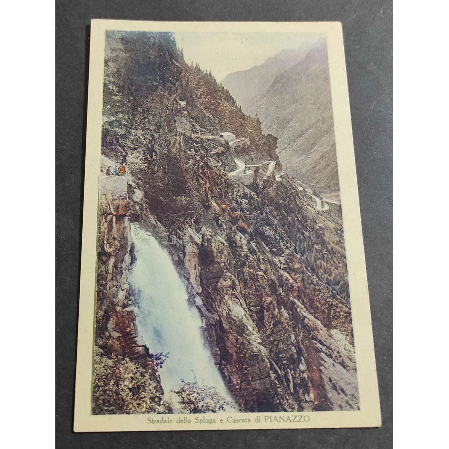 Foto 1 di 2