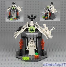 LEGO - Dungeon Cave w/ Ghost  Skeleton Minifigure Pumpkin Spider Halloween