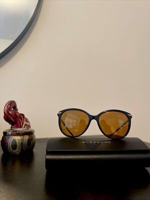 BURBERRY POLARIZED WOMEN display picture 2