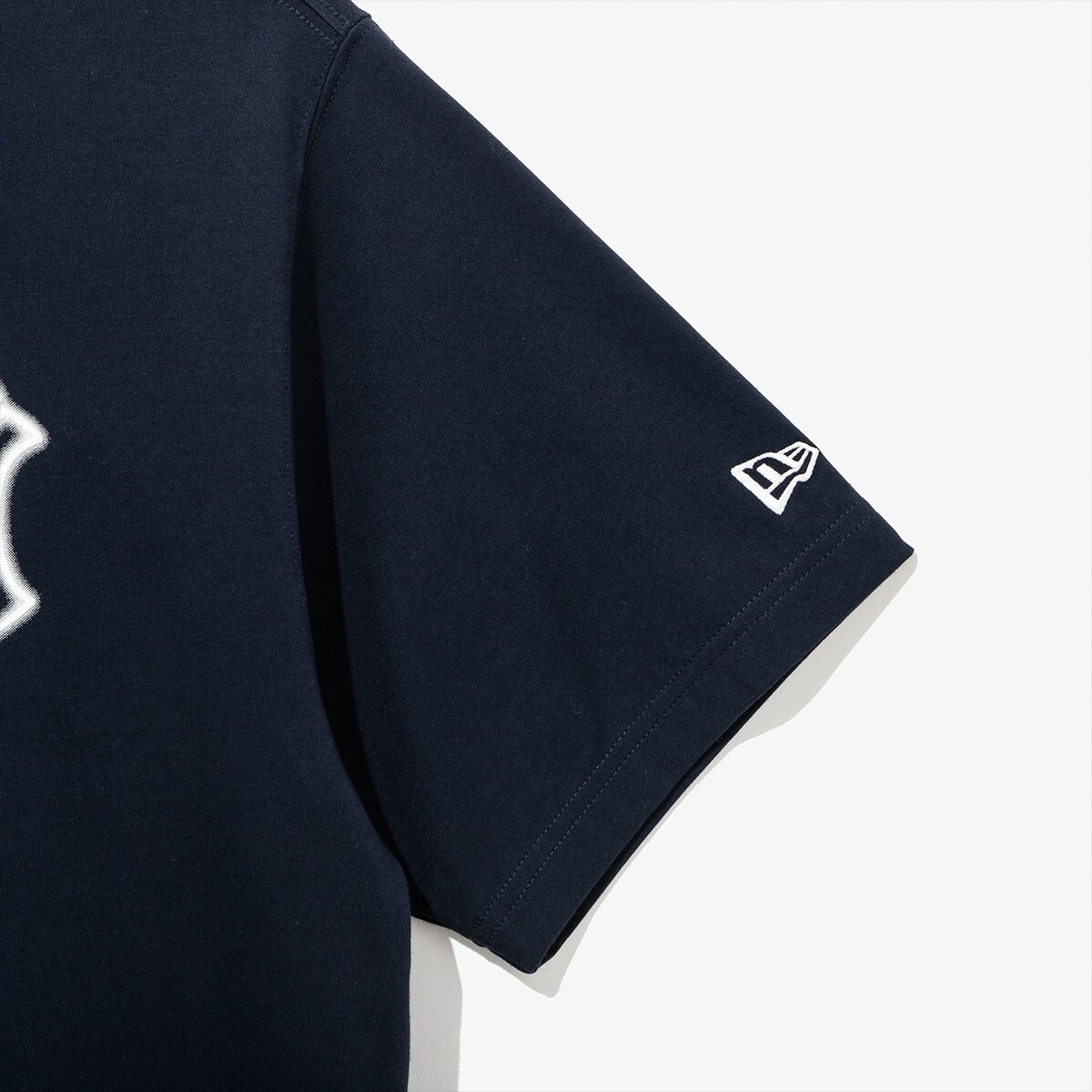 Tシャツ・カットソー New Era MLB New York Yankees Neon Logo T-Shirt Evening Blue New Era 2025 MLB New York Yankees Neon Logo T-Shirt