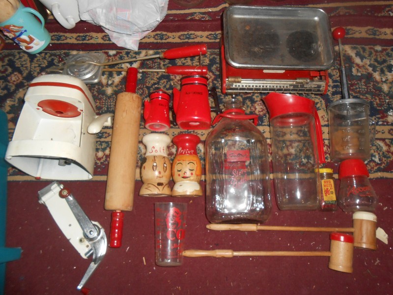 135 Red Themed Country Kitchen Farm Home Appliances Glassware Wood Valentines NR