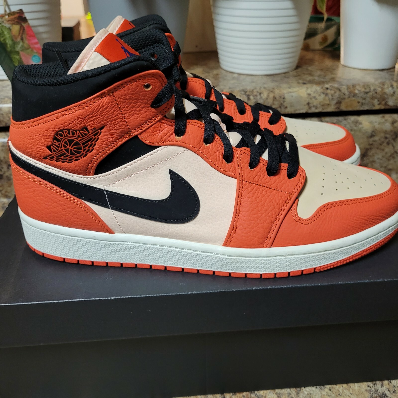 Jordan 1 Retro Mid SE Team Orange 2018 